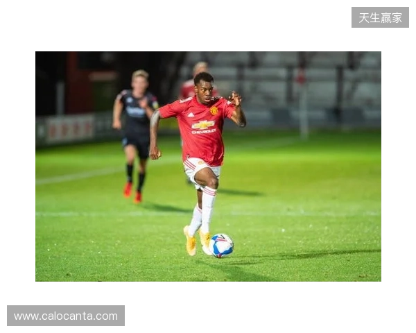 陕西联合官宣：27岁瑞典籍身高1米85中场伊兰杜斯特正式加盟球队